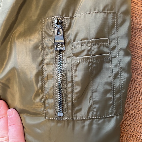 Men’s LARGE. Guess bomber jacket. Unique piece picked up in the USA. - Picture 2 of 6